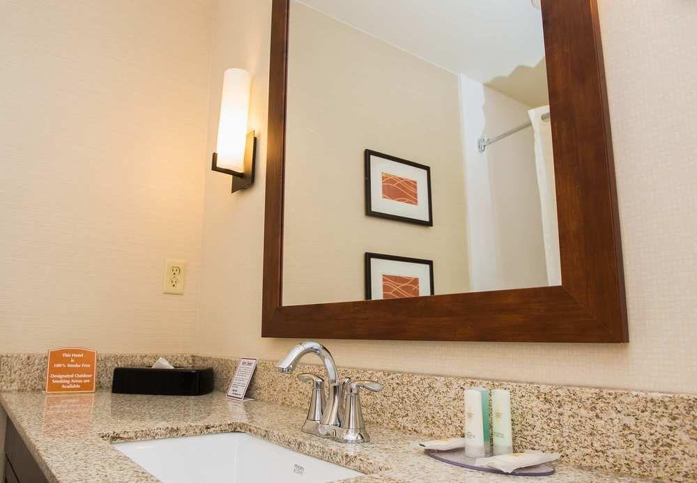 Courtyard By Marriott Erie Ambassador Conference Center