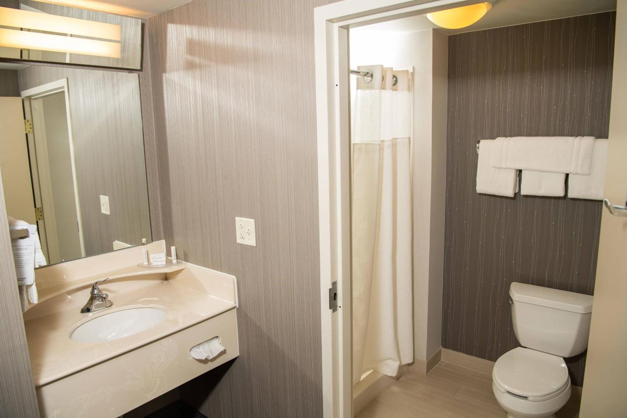 Courtyard By Marriott Ambassador Conference Center Hotel Erie