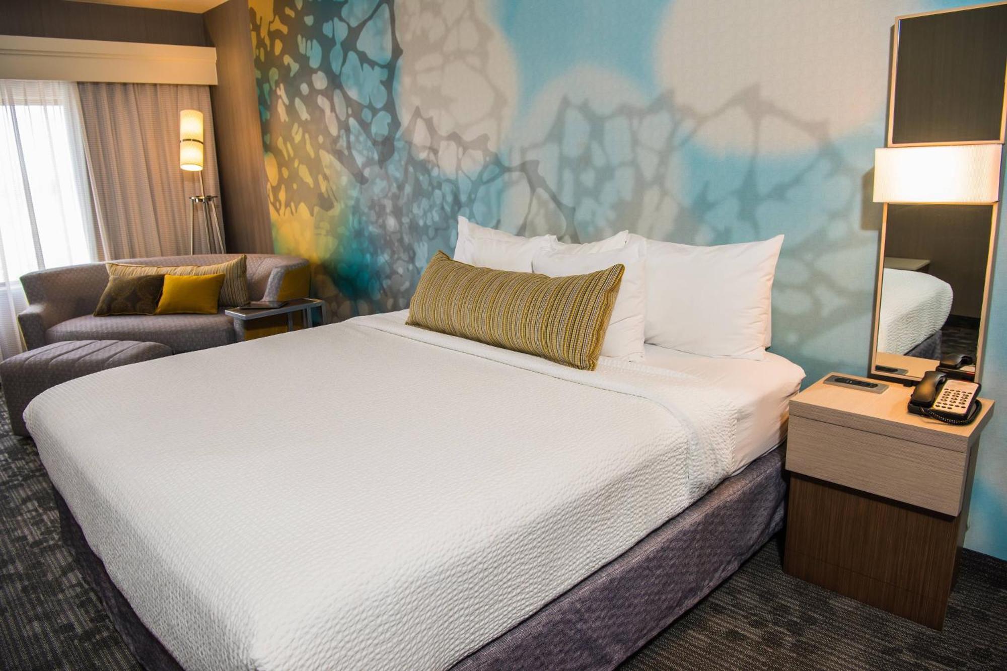 Courtyard By Marriott Ambassador Conference Center Hotel 3*