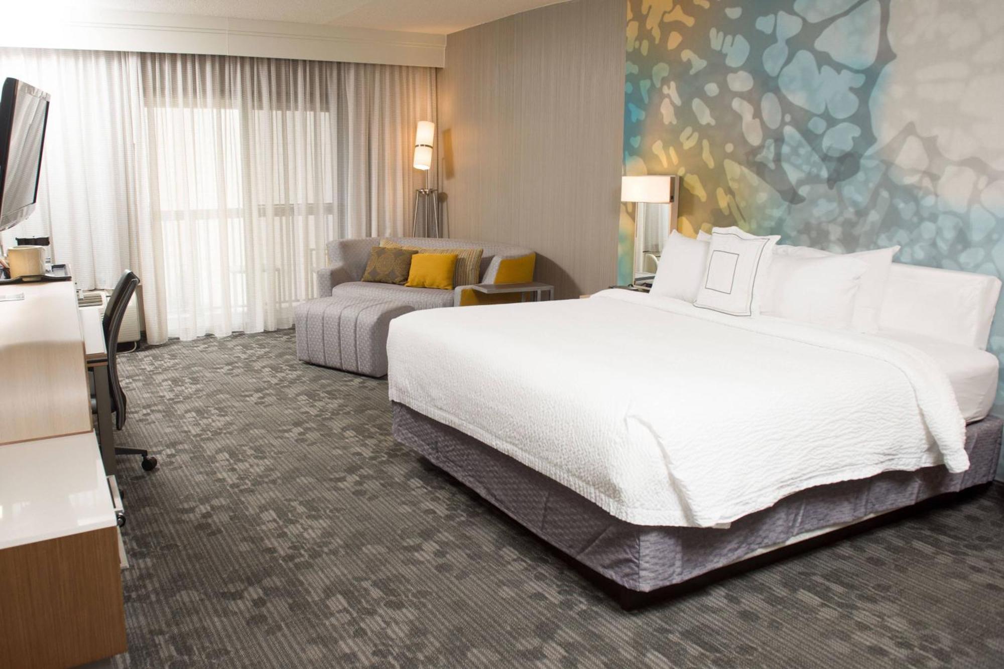 Courtyard By Marriott Ambassador Conference Center 3*