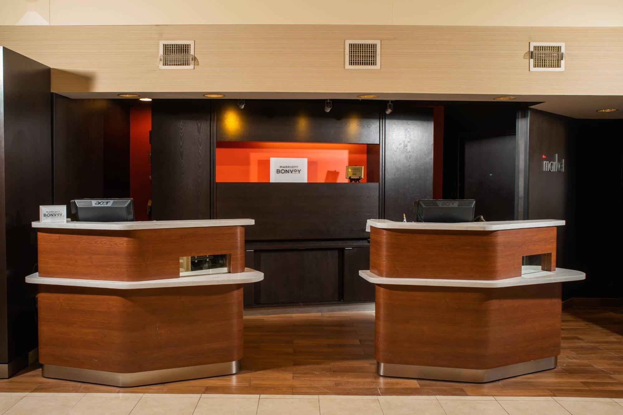 Courtyard By Marriott Ambassador Conference Center Hotel